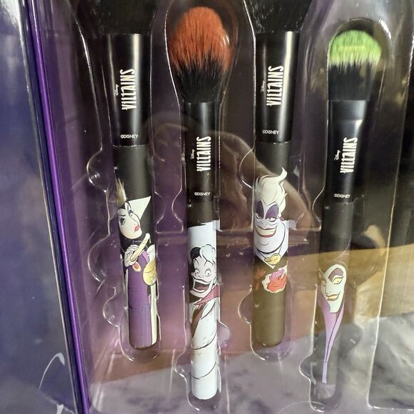 Disney VILLAINS Blending Face Brushes & Sponges Set Travel Case Collectors Box - Picture 6 of 8